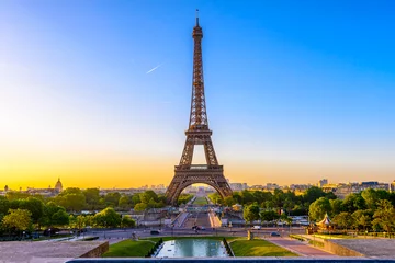 Foto auf Glas Blick auf den Eiffelturm vom Jardins du Trocadero in Paris, Frankreich. Der Eiffelturm ist eines der Wahrzeichen von Paris © Ekaterina Belova