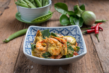 Thai green curry with shrimp and thai eggplant
