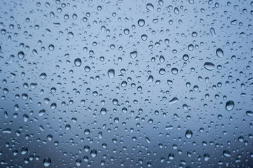 Fototapeta na wymiar raindrops on the window glass