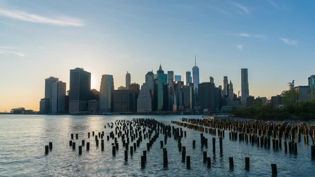 Timelapse video of Manhattan skyline from day to night