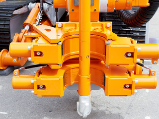 Compact multifunctional drilling rig