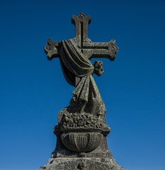 Fototapeta na wymiar Croix de sépulture à Saint-Urcize, Cantal, France