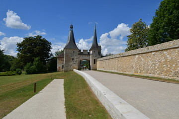 Entrée de l'abbaye du Bec-Hellouin (EURE)