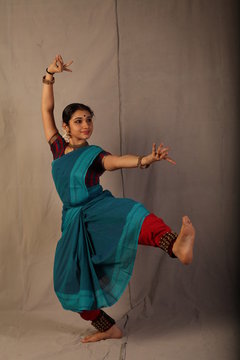 bharatha natyam is the classical dance form of tamil nadu