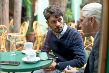 Two colleagues have a meeting in the cafe