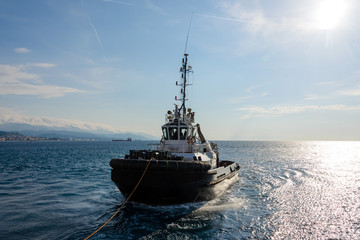 Naklejka premium Tug boat with towing rope