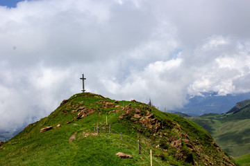 Fototapeta premium Gipfelkreuz in den Alpen