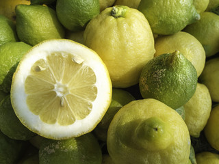 Limones en grupo.