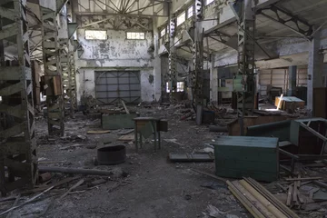 Zelfklevend Fotobehang Ruïnes van gebouwen, verlaten fabriek © yosuke14