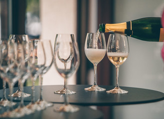 Tasting White Champagne