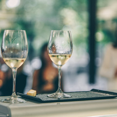Tasting White Champagne