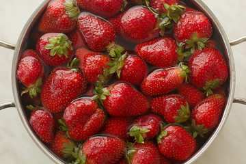 Strawberry clean in a pot of water
