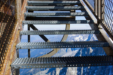 Alte Treppe in den Bergen