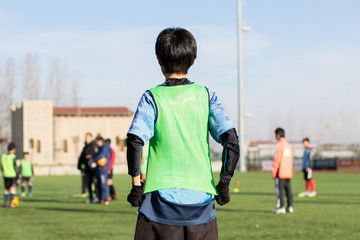 Riscaldamento prima della partita di calcio con casacca