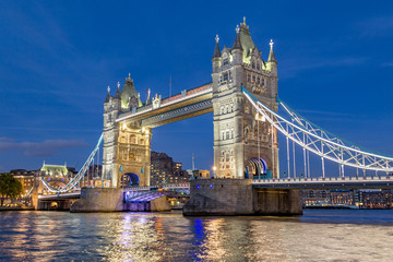 Fototapeta na wymiar Tower Bridge blue hour
