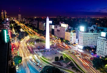 Fotobehang Kleurrijke luchtfoto van Buenos Aires en 9 de julio avenue & 39 s nachts - Buenos Aires, Argentinië © diegograndi