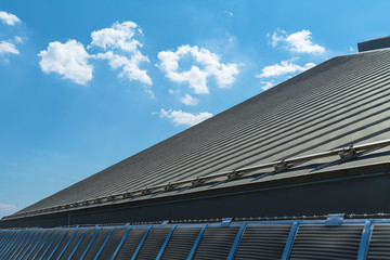 Fototapeta na wymiar 初夏の青空と都市ビルの屋根