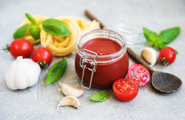 Tomato sauce in a jar