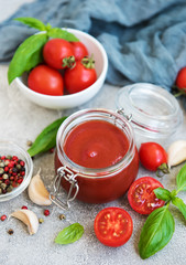 Tomato sauce in a jar