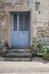 Fototapeta na wymiar Old blue door in Venasque, Provence, France