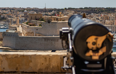 Fototapeta na wymiar Upper Barrakka Garden Cannon aiming at Fort St Angelo