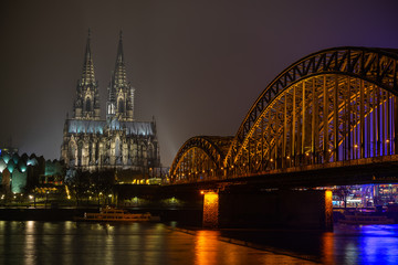 Köln bei Nacht - 212318296