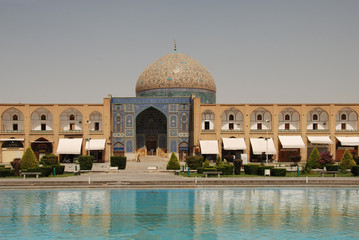 Fototapeta premium View of the Sheikh Lotfollah Mosque, a masterpiece of Persian architecture