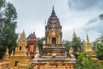 Fototapeta na wymiar golden stupas in a buddhist temple in cambodia