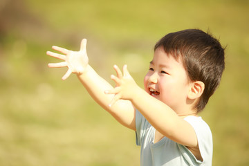 遊ぶ男の子