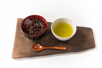 豆かん,あんみつ　beans and cubes of agar Japanese sweets