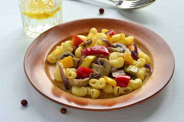 Pasta with mushrooms and bell peppers