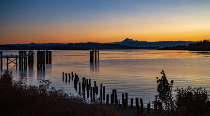 Obraz premium Sunrise overlooking pier