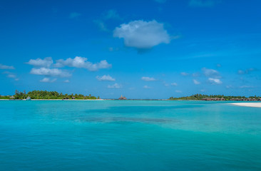Fototapeta na wymiar Tropical islands in the ocean 