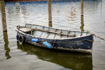 Obraz premium Altes Boot im Hafen