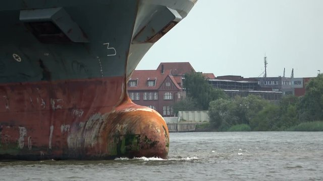 Rammschutz am Frachtschiff