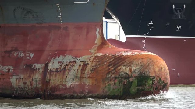 Rammschutz am Frachtschiff