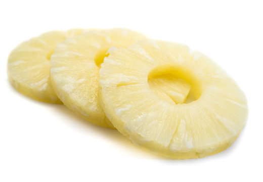 Ananasring ananas ring isoliert freigestellt auf wei&szlig;en Hintergrund, Freisteller