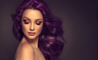 Photo sur Plexiglas Salon de coiffure Beautiful model girl with long purple curly hair . Care products ,hair colouring .  Treatment, care and spa procedures. Medium length hairstyle. Coloring, ombre,  and highlighting . Hair coloring  