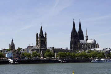 Blick von Deutz auf Kölner Dom, Gross St. Martin und Rathaus