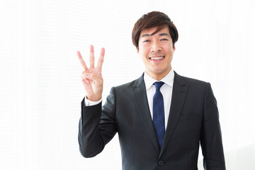 3番　笑顔のミドル男性　ビジネス