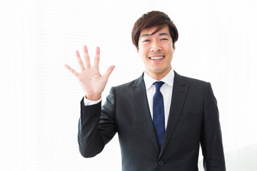 5番　笑顔のミドル男性　ビジネス