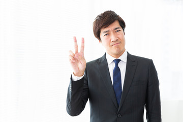 2番　悩むミドル男性　ビジネス