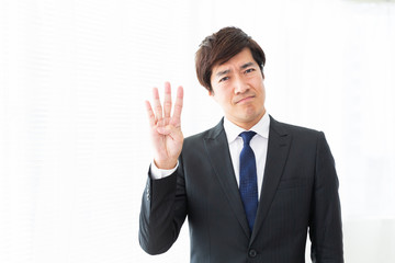 4番　悩むミドル男性　ビジネス