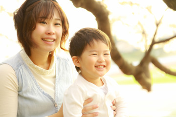 笑顔の親子