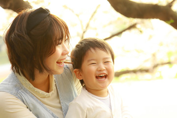 笑顔の親子
