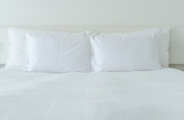Fototapeta na wymiar Bed with clean white