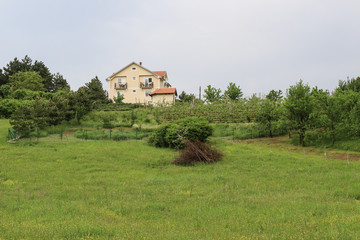 Obraz premium Private country house on a hill