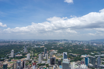 Obraz premium KLタワーのスカイデッキから見るクアラルンプールの都市風景