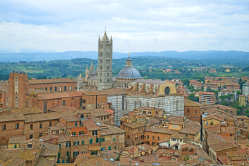 Obraz premium View of the Duomo di Siena in a cloudy September afternoon. Siena, Italy