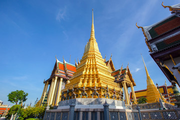 Fototapeta premium Wat Phra Kaew Ancient temple in bangkok, Thailand